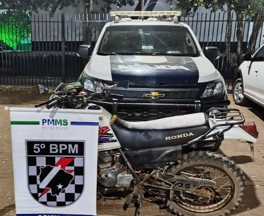 Imagem de compartilhamento para o artigo Rapaz é flagrado fazendo manobras com moto e acaba preso em Coxim da MS Todo dia